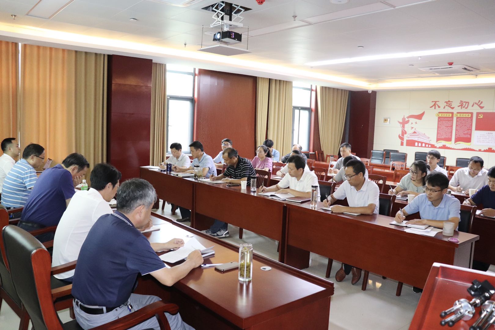 大別山國投集團召開“創(chuàng)特色、爭先進”   活動動員會